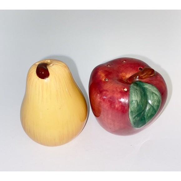 Apple and Pear Vintage Salt and Pepper Shakers - Picture 3 of 6
